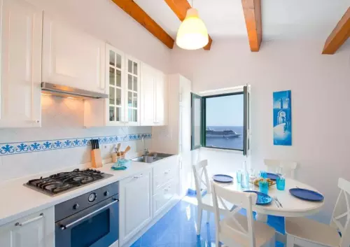 amalfi kitchen