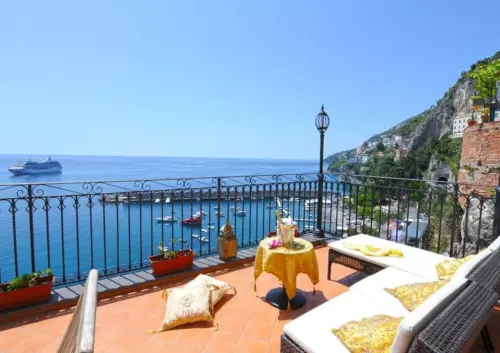 amalfi porch view